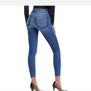 Good American Women’s Skinny Jeans in Medium Blue Wash